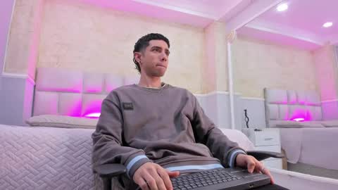 L I I A M online show from 1, 3, 2025