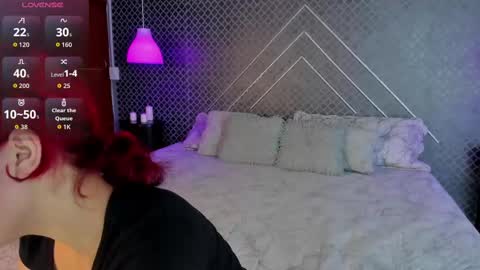 Snapshot of liilith_bloom chatting on 15, 9, 2025 Lilith online show from 15, 9, 2025