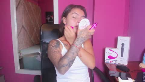 Snapshot of liisakiss chatting on 11, 10, 2025 LiisaKiss online show from 11, 10, 2025