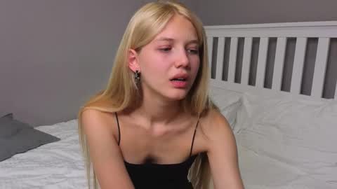 Snapshot of lil_tasty33 chatting on 16, 9, 2025 Emma online show from 16, 9, 2025