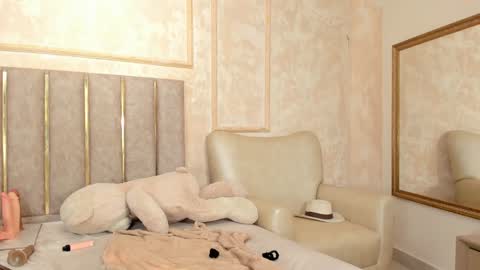 lila bailey  online show from 5, 2, 2025