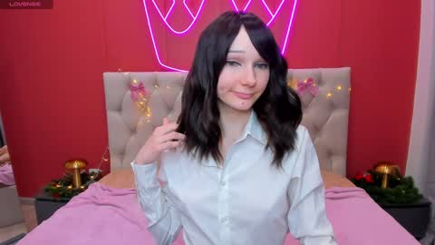 Lilli  follow me kiss online show from 11, 12, 2024