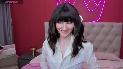 Lilli  follow me kiss online show from 27, 2, 2025