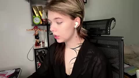 Snapshot of liliandaniels chatting on 24, 5, 2026 Lilian online show from 24, 5, 2026