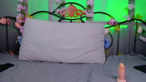 Snapshot of lilianslow chatting on 1, 2, 2025 hi guys Im new here Im 18 years oldIve never had sex online show from 1, 2, 2025