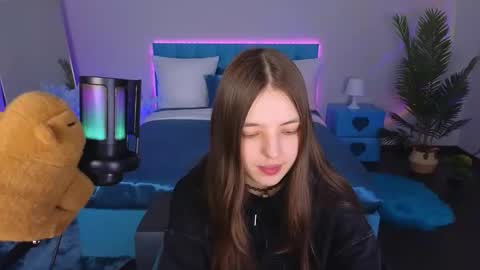 Lili Bakery online show from 4, 10, 2025