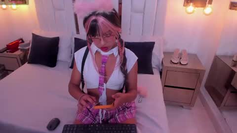 Snapshot of lilieth_white chatting on 5, 8, 2026 Lilieth online show from 5, 8, 2026