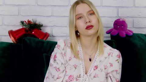 Snapshot of lililinn chatting on 27, 12, 2024 LiliLinn online show from 27, 12, 2024