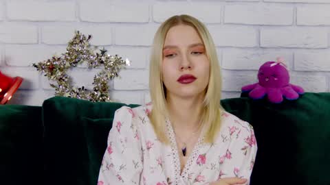 Snapshot of lililinn chatting on 27, 12, 2024 LiliLinn online show from 27, 12, 2024