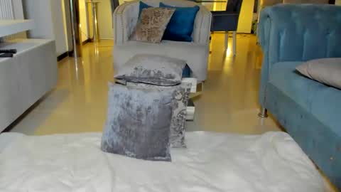 Lili  online show from 12, 3, 2026