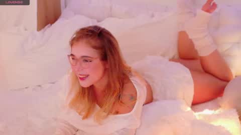 Snapshot of lilith_bonheur chatting on 1, 12, 2025 Lilith Bonheur online show from 1, 12, 2025