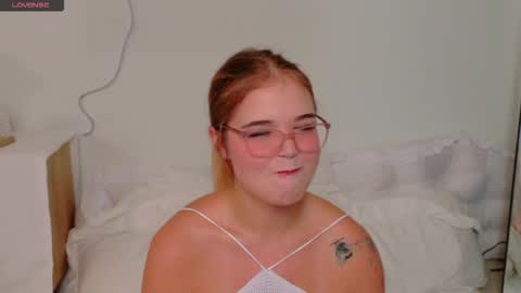 Snapshot of lilith_bonheur chatting on 4, 12, 2025 Lilith Bonheur online show from 4, 12, 2025