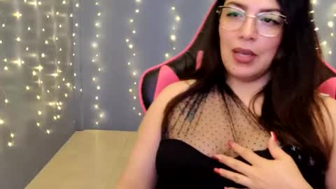 Lilith Hexes online show from 6, 4, 2026