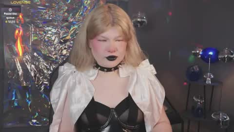 LilithNelson online show from 16, 4, 2026