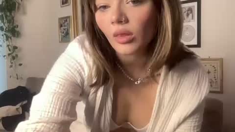 Snapshot of lill_daddysgirl chatting on 15, 10, 2025 lilldaddysgirl online show from 15, 10, 2025