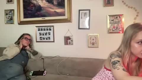 Snapshot of lill_daddysgirl chatting on 21, 11, 2025 lilldaddysgirl online show from 21, 11, 2025