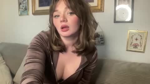 Snapshot of lill_daddysgirl chatting on 25, 11, 2025 lilldaddysgirl online show from 25, 11, 2025