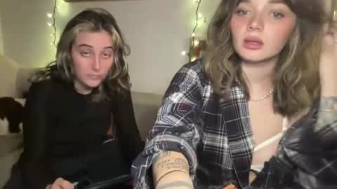 Snapshot of lill_daddysgirl chatting on 17, 12, 2025 lilldaddysgirl online show from 17, 12, 2025