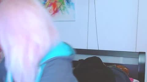 Lara online show from 24, 2, 2025