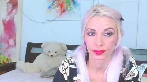 Lara online show from 5, 10, 2025