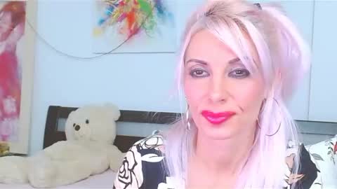 Lara online show from 10, 10, 2025