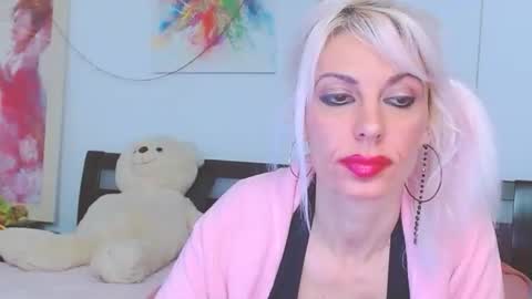 Lara online show from 15, 12, 2025