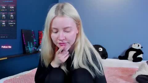 Snapshot of lillie_berry chatting on 4, 3, 2026 lillie_berry online show from 4, 3, 2026