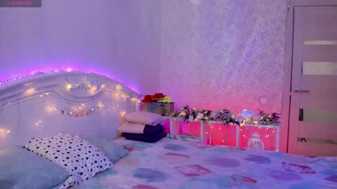 LilliMoore online show from 10, 11, 2025