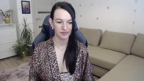 Snapshot of lilliyves chatting on 23, 5, 2026 lilliyves online show from 23, 5, 2026
