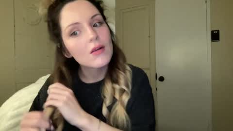 lilly_adams88 online show from 28, 6, 2026