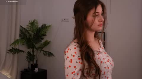 Lilly Colins online show from 18, 1, 2025