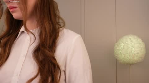 Lilly Colins online show from 30, 1, 2025