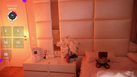 Lilly Colins online show from 20, 11, 2025