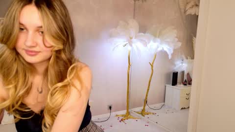 Snapshot of lilly_eyes chatting on 28, 3, 2026 Lilly online show from 28, 3, 2026