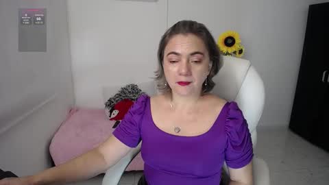 Snapshot of lilly_milf chatting on 28, 12, 2024 Lilly online show from 28, 12, 2024