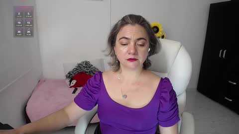 Snapshot of lilly_milf chatting on 28, 12, 2024 Lilly online show from 28, 12, 2024