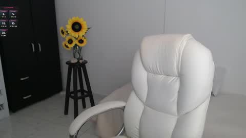 Snapshot of lilly_milf chatting on 6, 3, 2025 Lilly online show from 6, 3, 2025