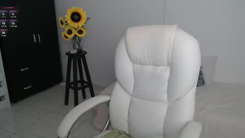 Snapshot of lilly_milf chatting on 7, 3, 2025 Lilly online show from 7, 3, 2025