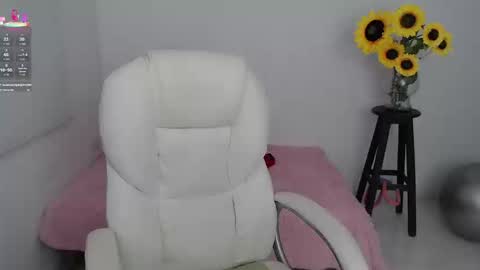 Snapshot of lilly_milf chatting on 19, 9, 2025 Lilly online show from 19, 9, 2025