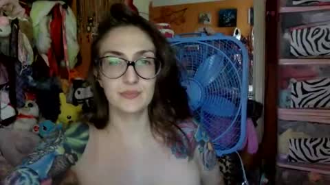 hi guys im back on here 3 online show from 18, 10, 2025