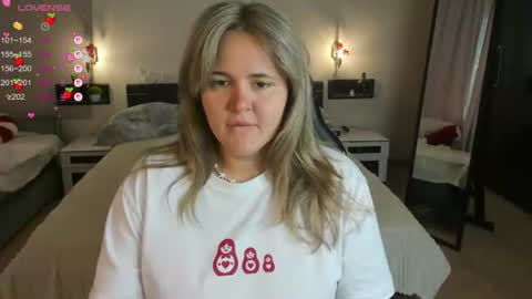Snapshot of lily_bel chatting on 16, 7, 2026 Lily online show from 16, 7, 2026