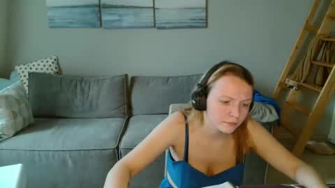 Lily dollyx online show from 11, 11, 2025