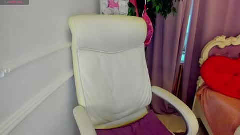 Lily online show from 19, 7, 2026
