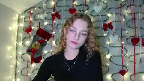 small lily online show from 25, 11, 2025