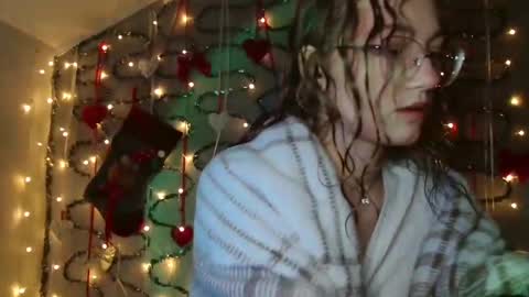 small lily online show from 14, 12, 2025