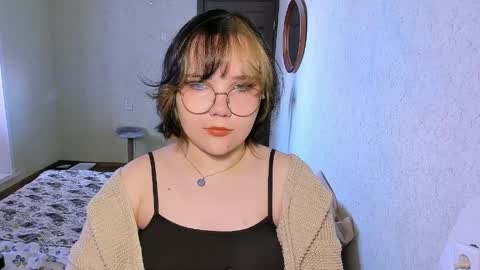 Snapshot of lily_violettt chatting on 31, 3, 2026 Lily online show from 31, 3, 2026