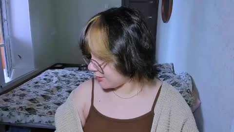 Snapshot of lily_violettt chatting on 8, 4, 2026 Lily online show from 8, 4, 2026
