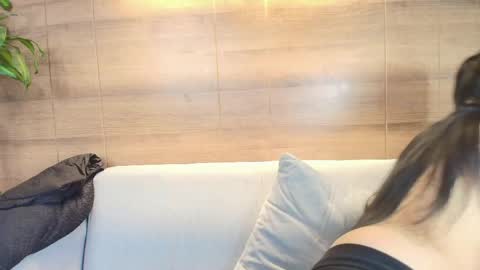 lily_waist online show from 13, 4, 2026