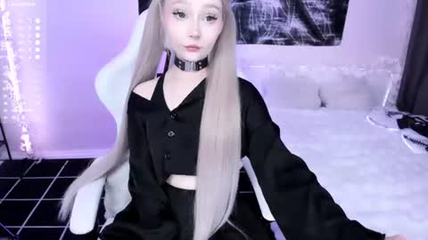 Snapshot of lily_weep chatting on 17, 6, 2026 Lily online show from 17, 6, 2026