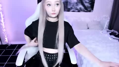 Snapshot of lily_weep chatting on 18, 6, 2026 Lily online show from 18, 6, 2026
